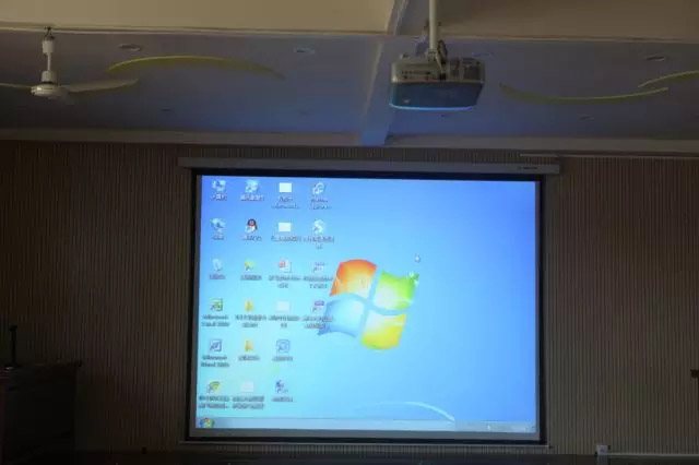 對(duì)于他們來說，一臺(tái)投影儀，是曾經(jīng)不敢奢求的夢(mèng)，現(xiàn)在，廣東博皓來幫助他們圓夢(mèng)