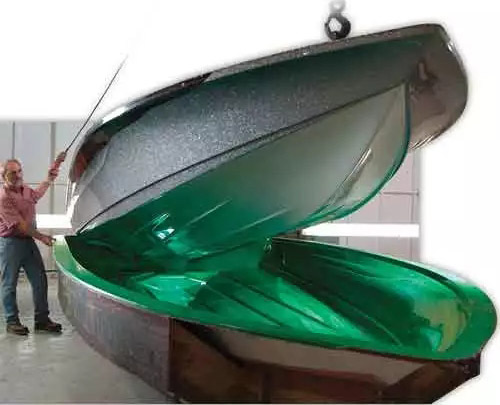 模具是玻璃鋼生產(chǎn)企業(yè)的印鈔機，脫模產(chǎn)品直接影響模具的使用壽命。