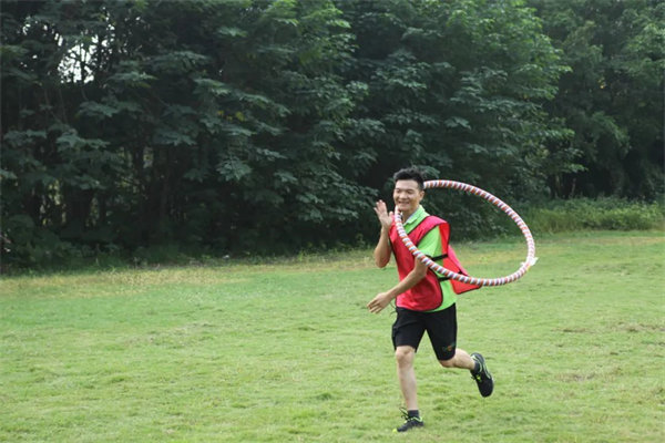 運動與激情碰撞，健康與快樂共享&mdash;廣東博皓第六屆運動會   -趣味呼啦圈競走賽