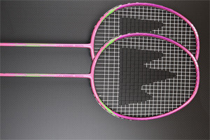 初學(xué)入門級碳纖維羽毛球拍 超輕耐打型碳纖羽拍 高強抗壓碳纖維羽毛球一體拍