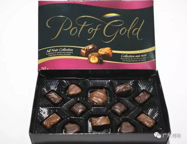 還有可愛(ài)的小伙伴為大家?guī)?lái)了香甜的巧克力！哇！味道好極了！